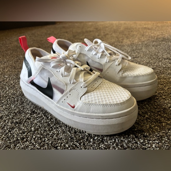 Nike Sneakers - Picture 1 of 4